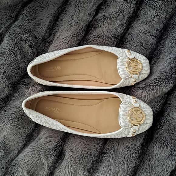 Michael Kors Women's White Designer Loafers - Picture 5 of 6